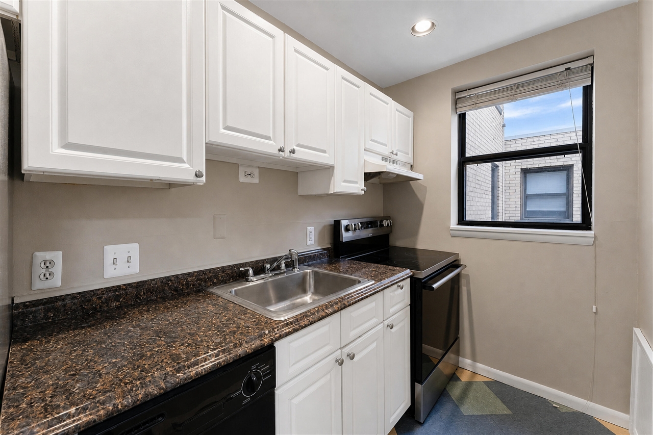 120 Seward Avenue Property Photo 8