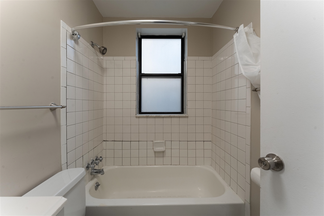 120 Seward Avenue Property Photo 11