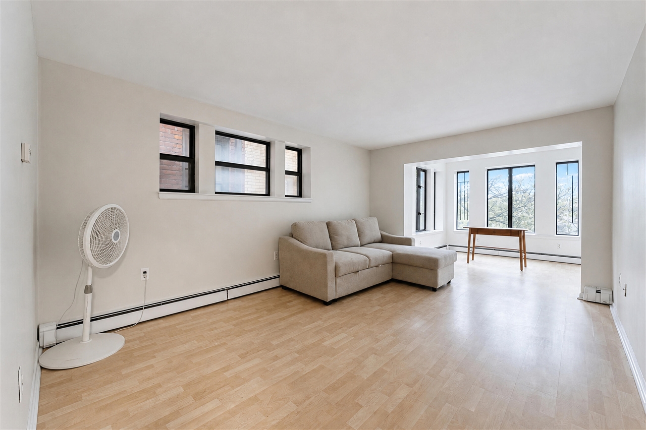120 Seward Avenue Property Photo 14