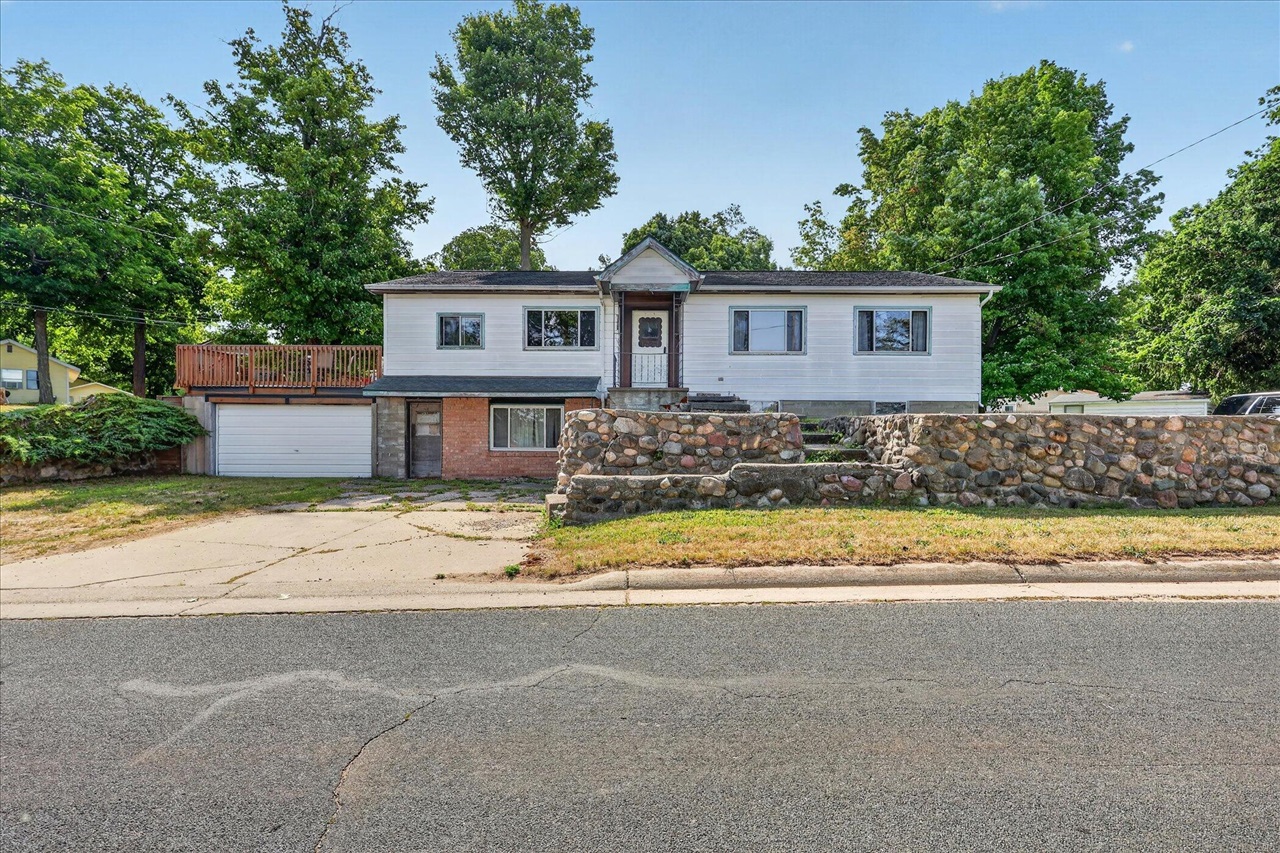 2610 S Shore Drive Property Photo 1