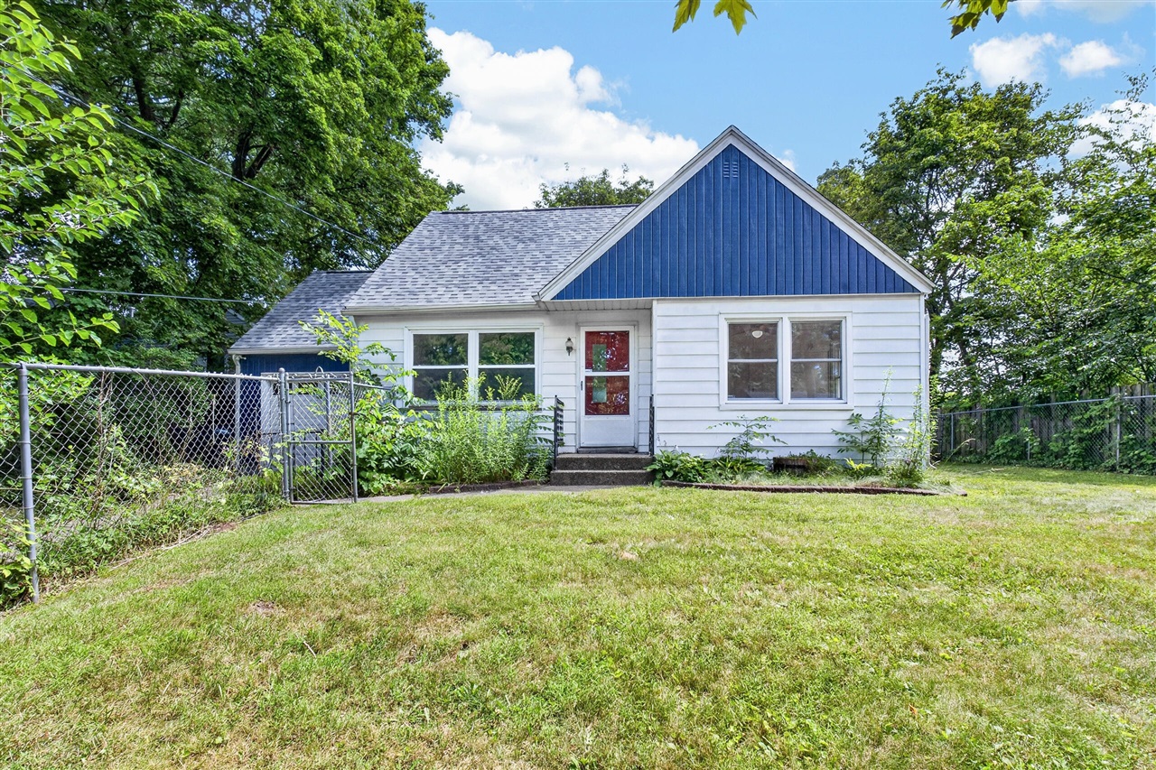 1202 Pinehurst Boulevard Property Photo 4