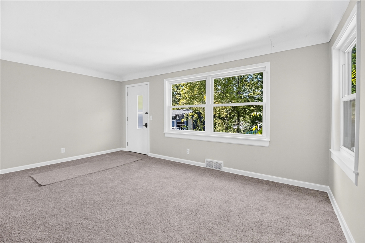 1202 Pinehurst Boulevard Property Photo 7