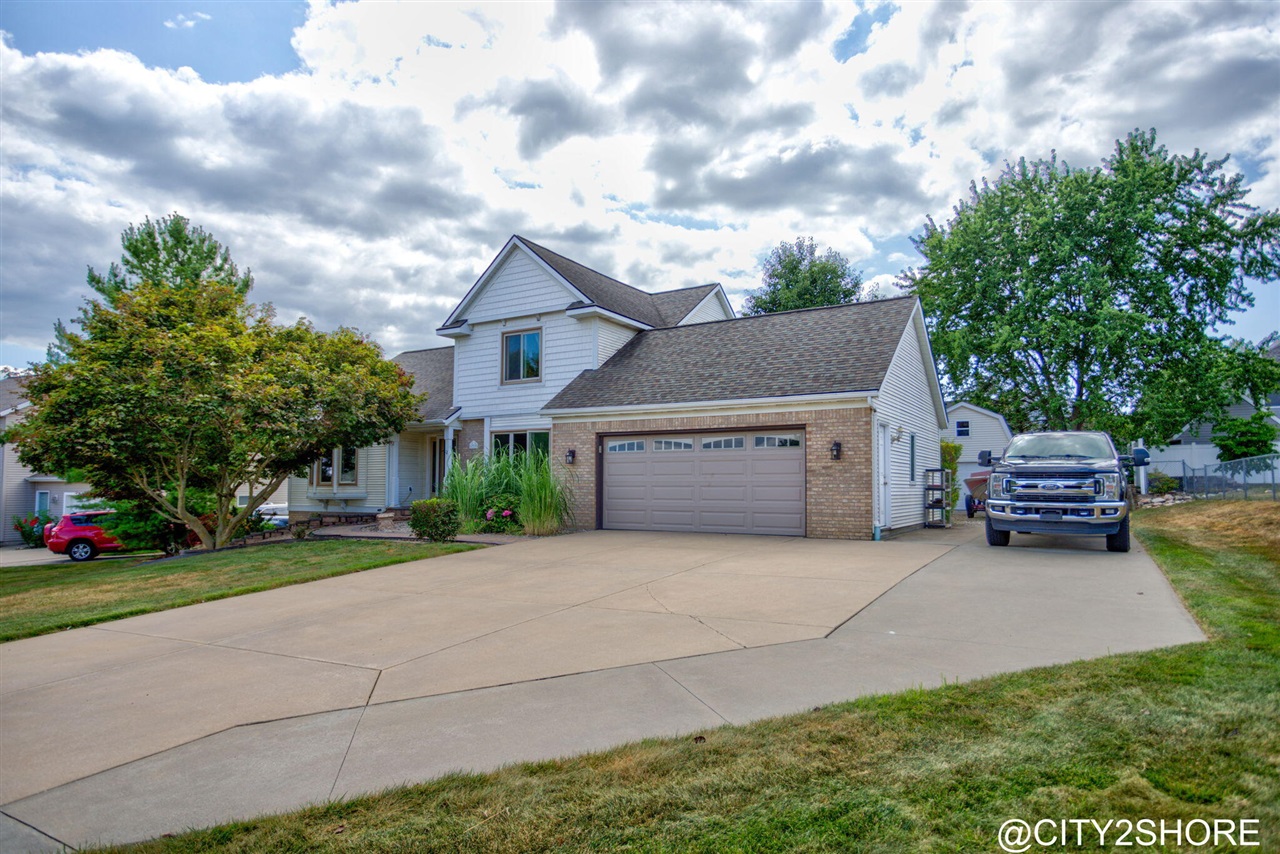 6719 Crown Point Drive Property Photo 1