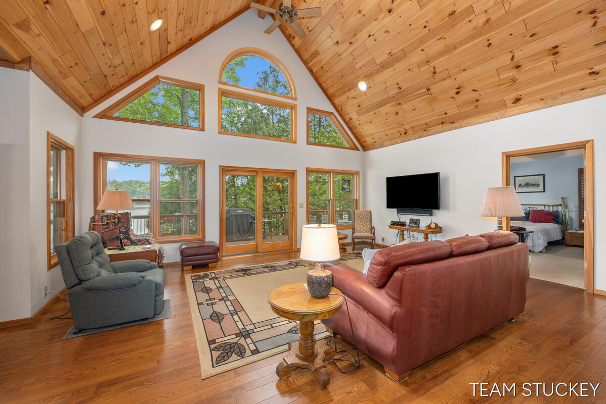 8583 N Homestead Circle Property Photo 7