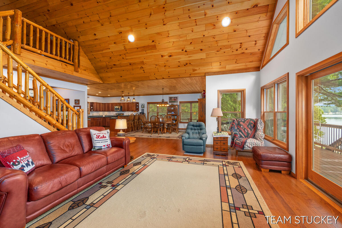 8583 N Homestead Circle Property Photo 9