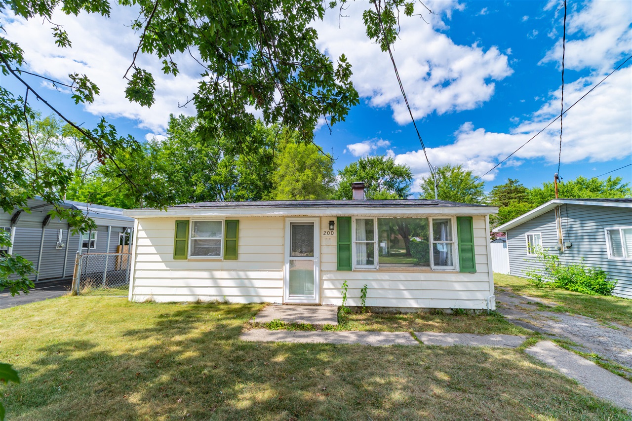 200 Wellworth Avenue Property Photo 1