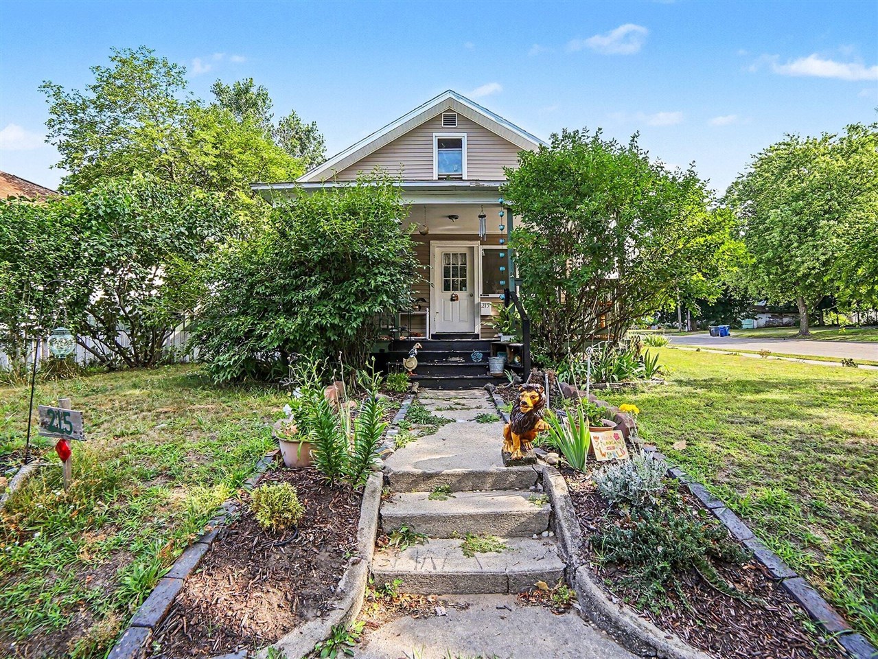 215 E Melendy Street Property Photo 2