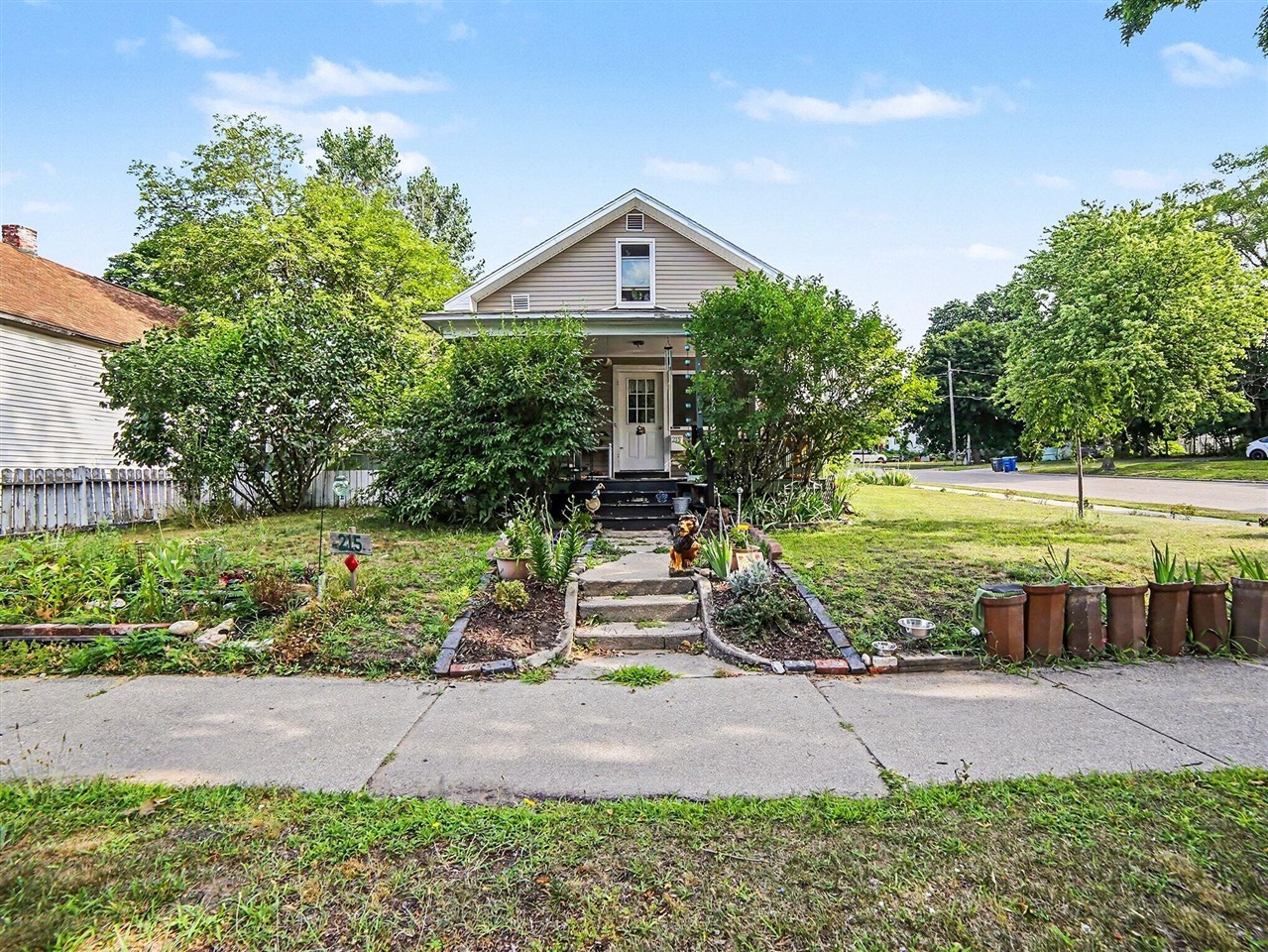 215 E Melendy Street Property Photo 3