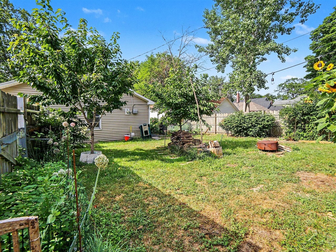 215 E Melendy Street Property Photo 23