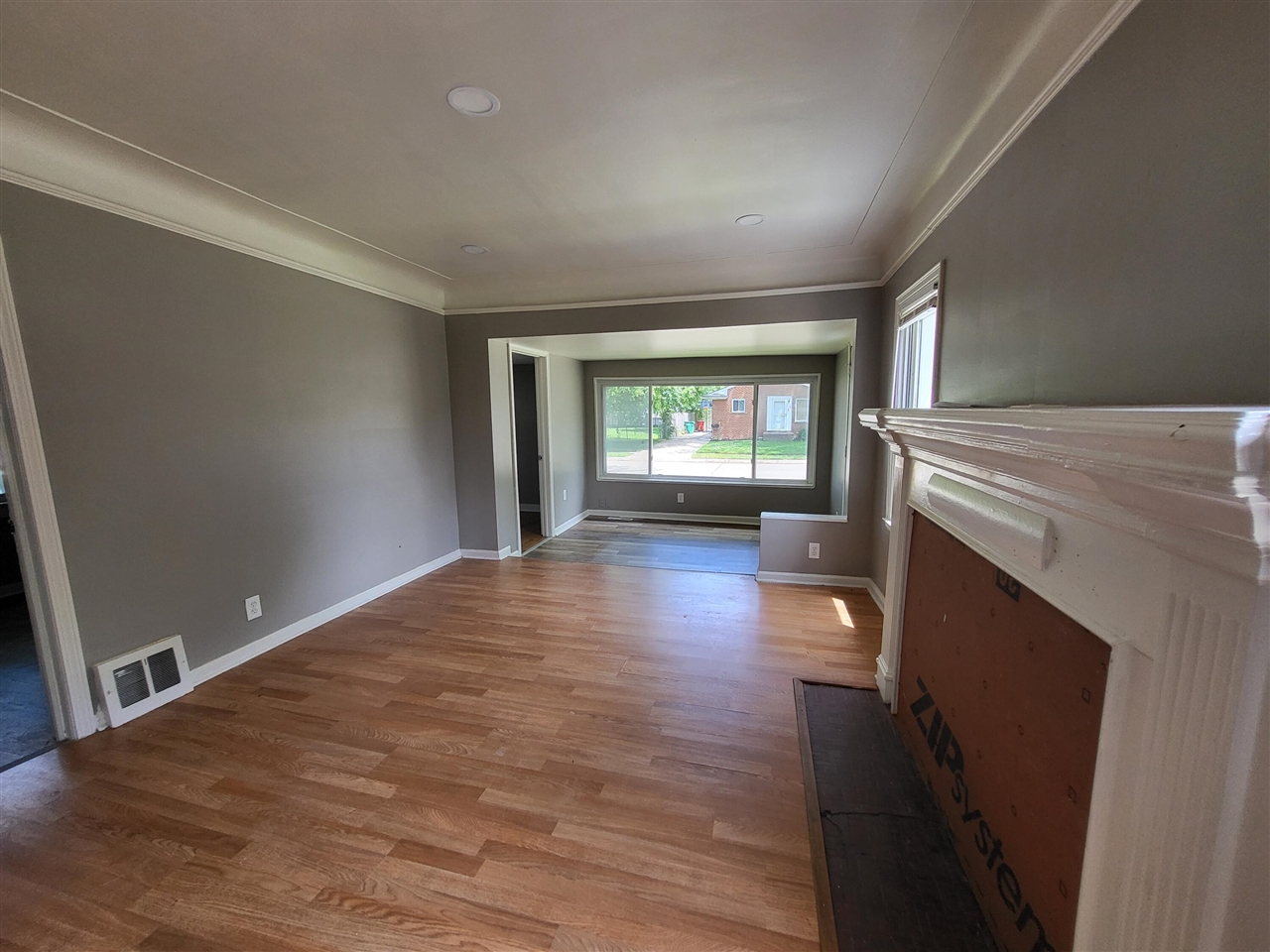 23077 Piper Avenue Property Photo 4