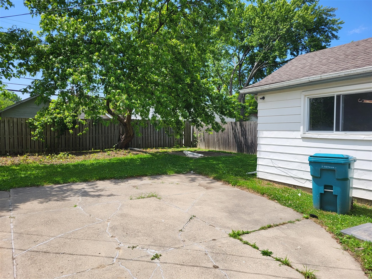 23077 Piper Avenue Property Photo 13