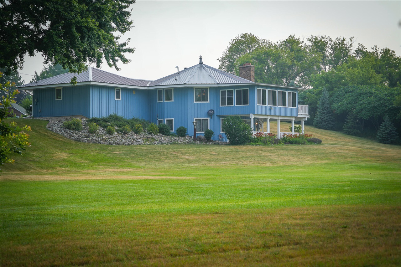 828 Reunion Avenue Property Photo 1