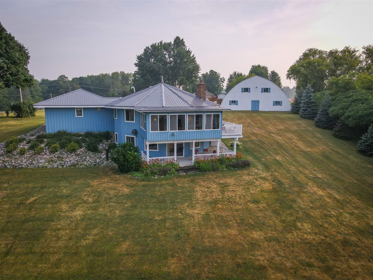 828 Reunion Avenue Property Photo 2