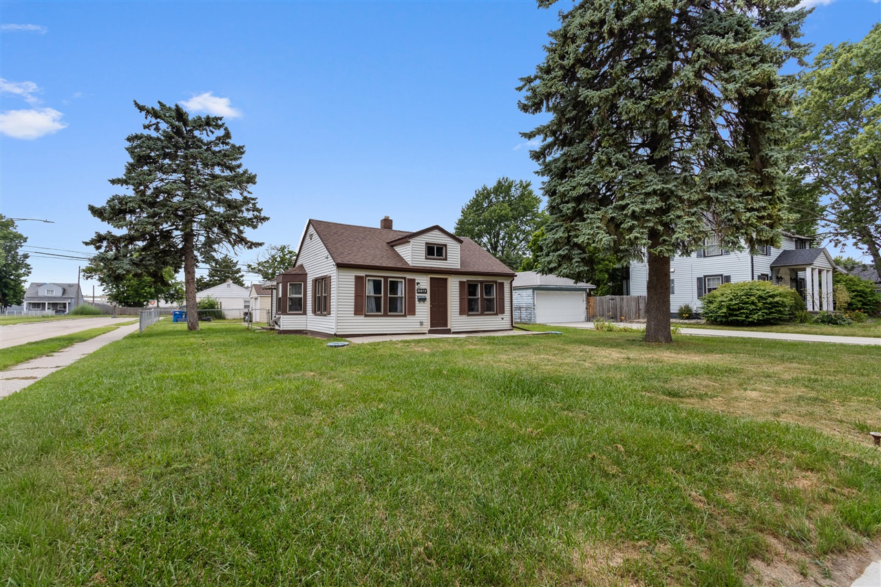20875 Elroy Avenue Property Photo 1