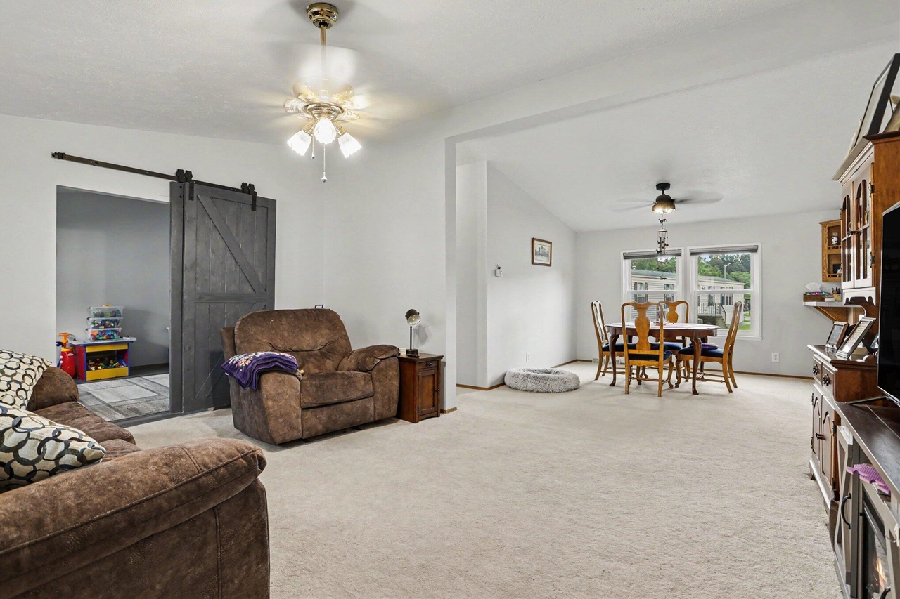 1367 John Ross Drive Property Photo 4