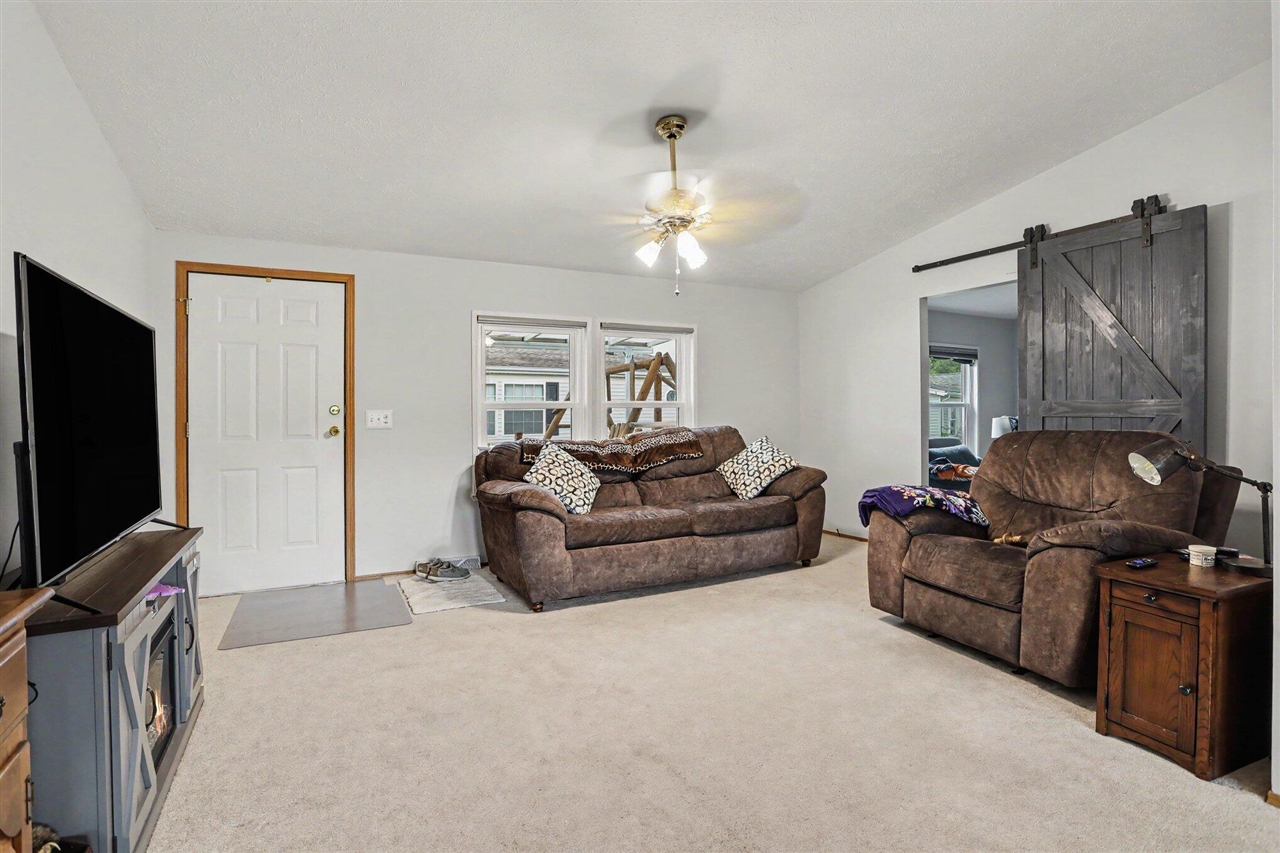 1367 John Ross Drive Property Photo 5