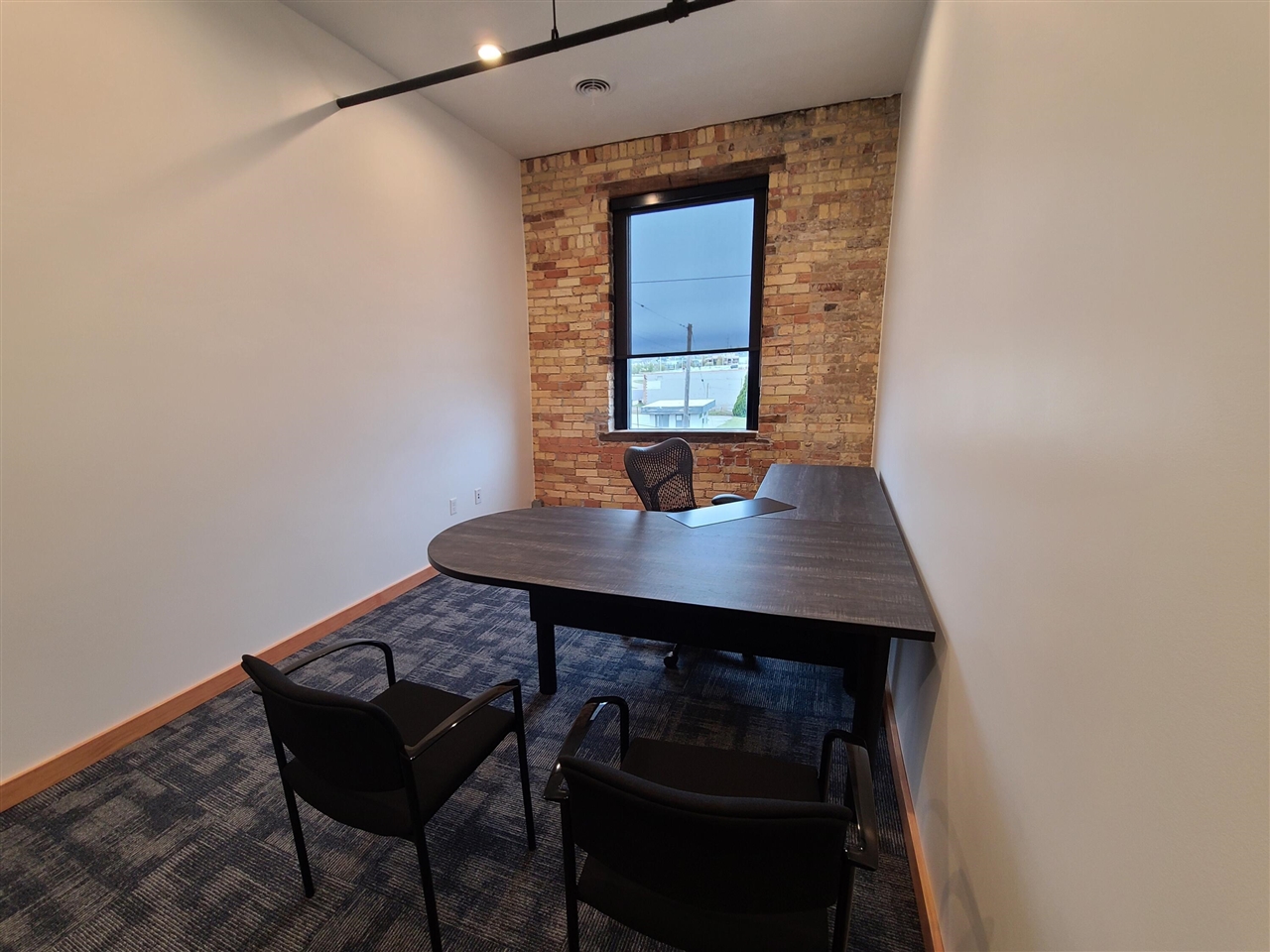 221 W Webster Avenue Property Photo 7