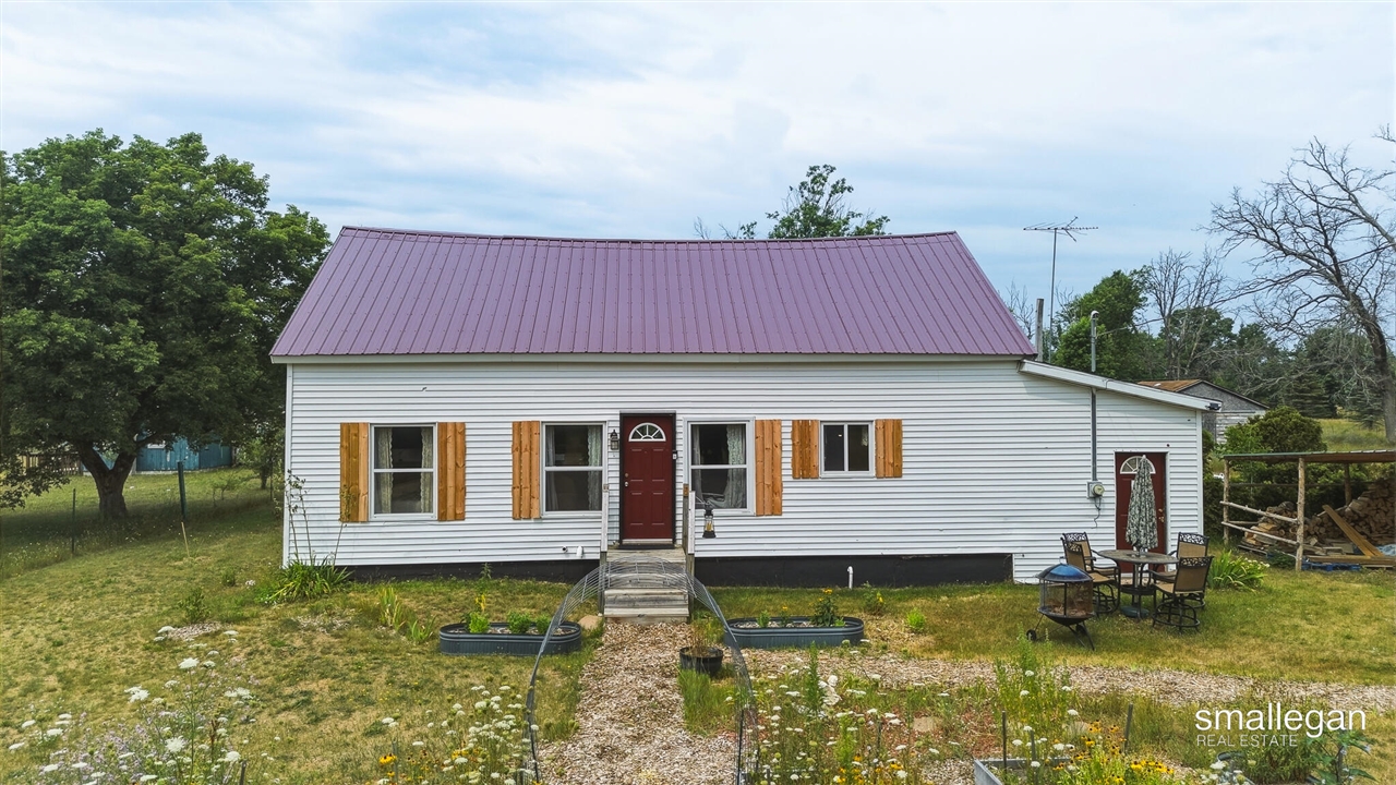 8465 S Michcon Avenue Property Photo 1