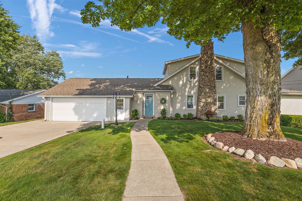 4577 6th Street Property Photo 1