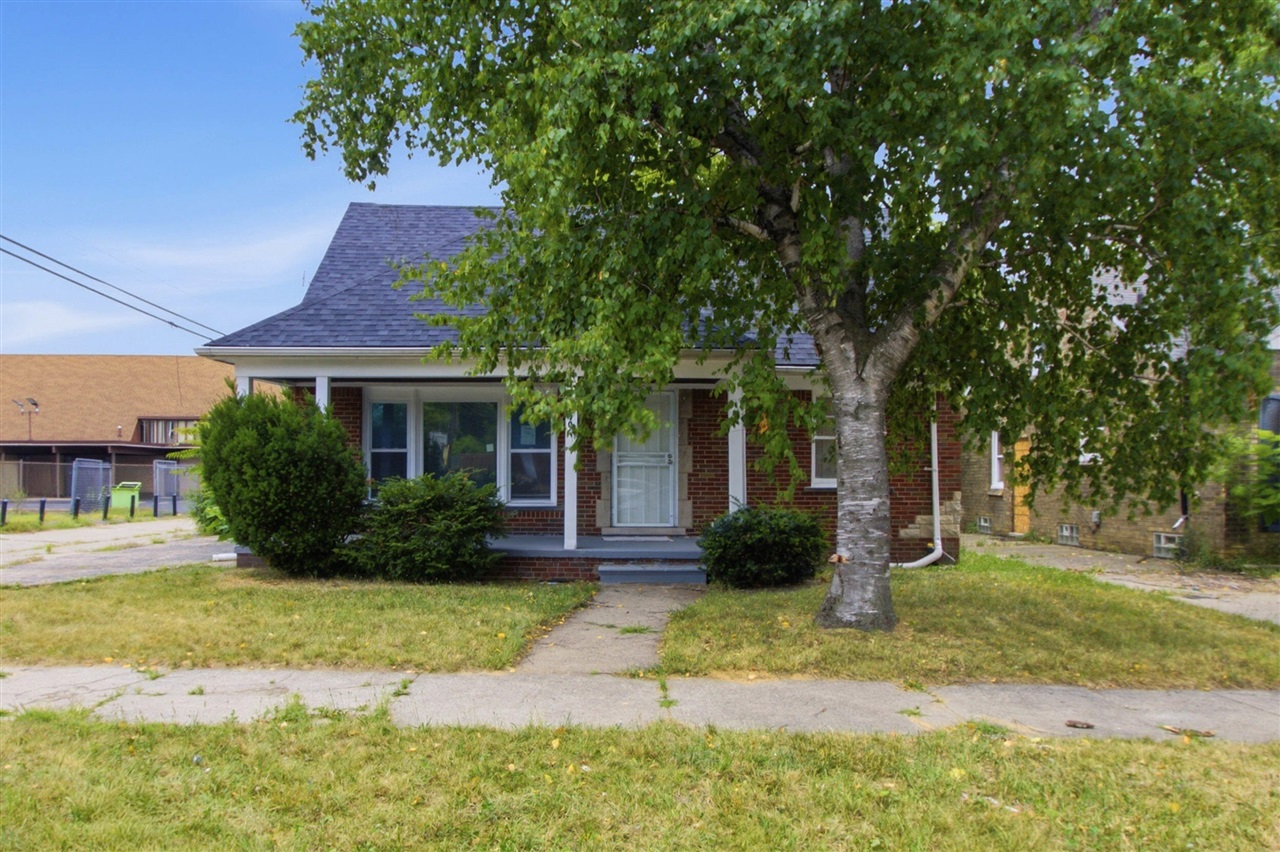 18990 Hamburg Street Property Photo 1