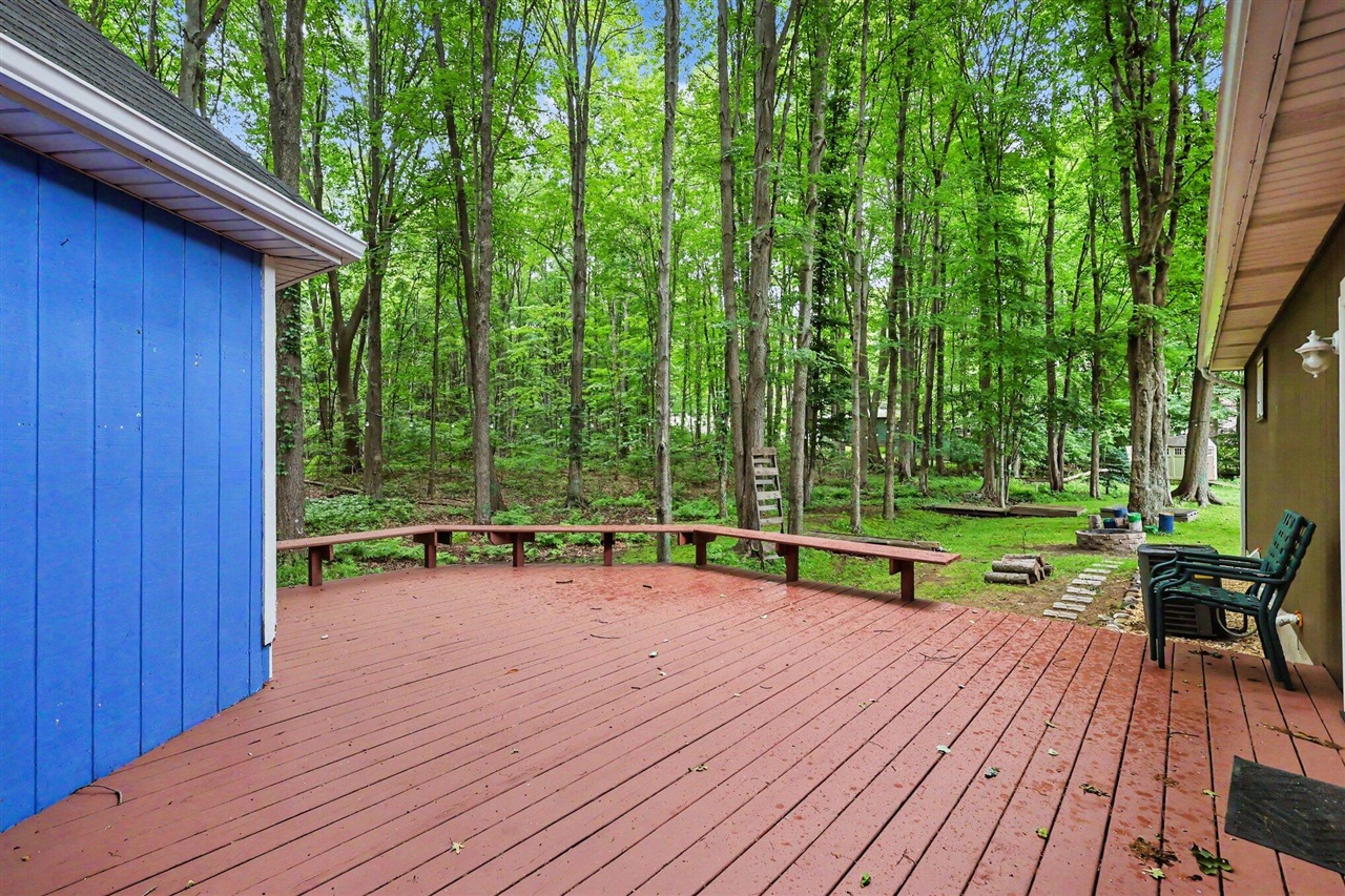 17700 Thornapple Drive Property Photo 3