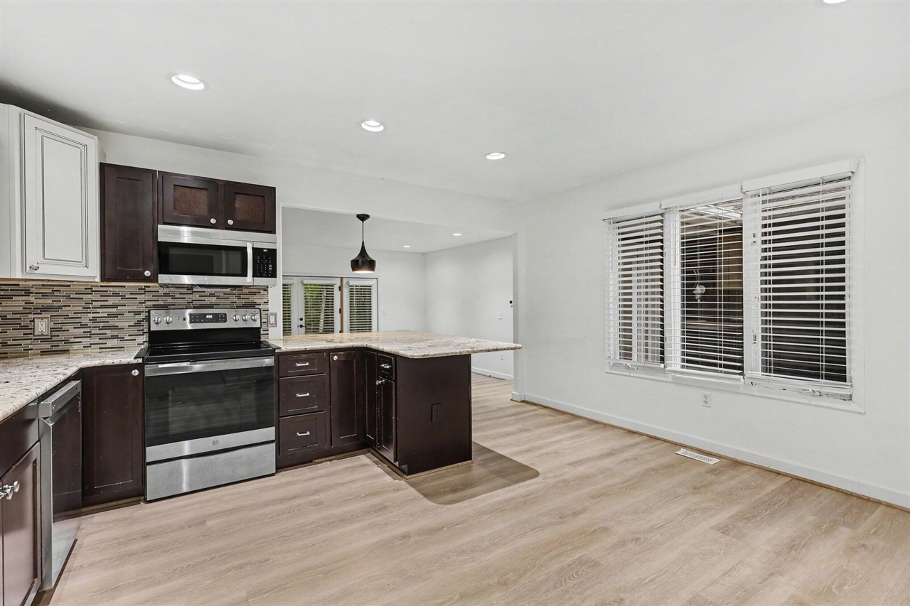 17700 Thornapple Drive Property Photo 6