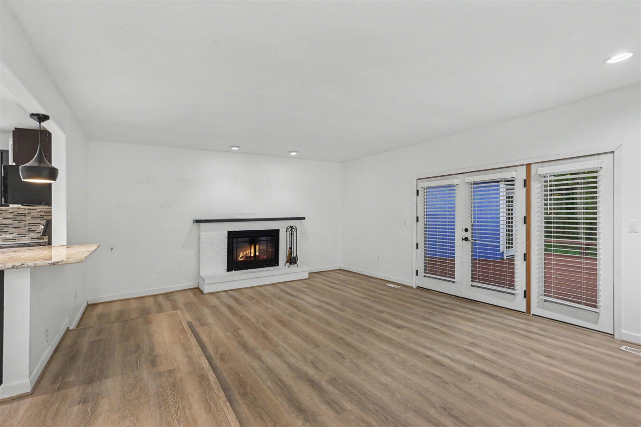 17700 Thornapple Drive Property Photo 11