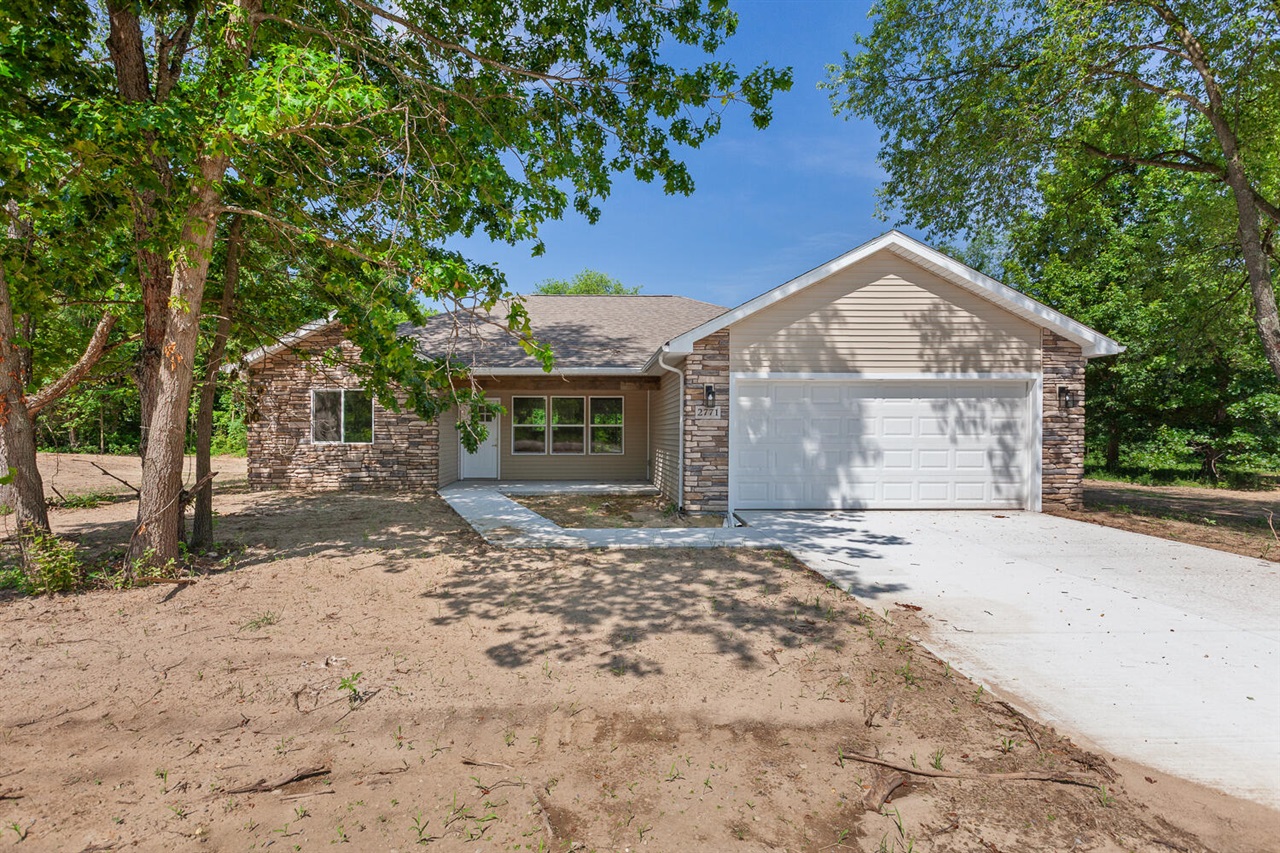 2771 Gady Pines Drive Property Photo 1