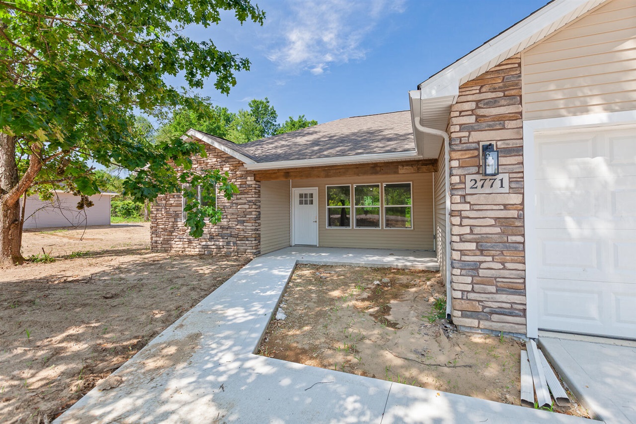 2771 Gady Pines Drive Property Photo 2