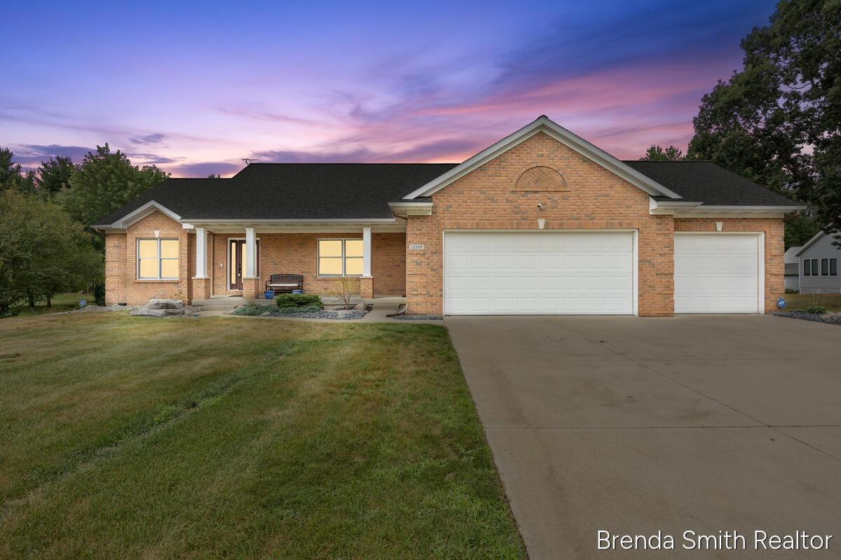 12189 White Pine Drive Property Photo 1