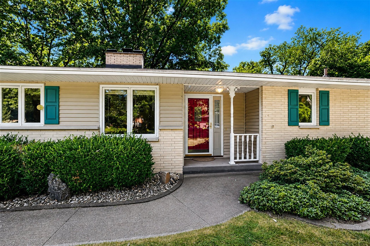 8047 Oak Hill Drive Property Photo 4