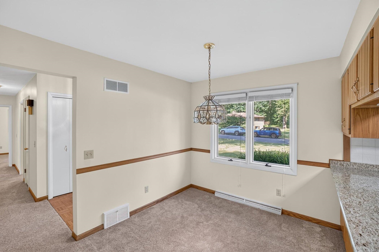 8047 Oak Hill Drive Property Photo 6
