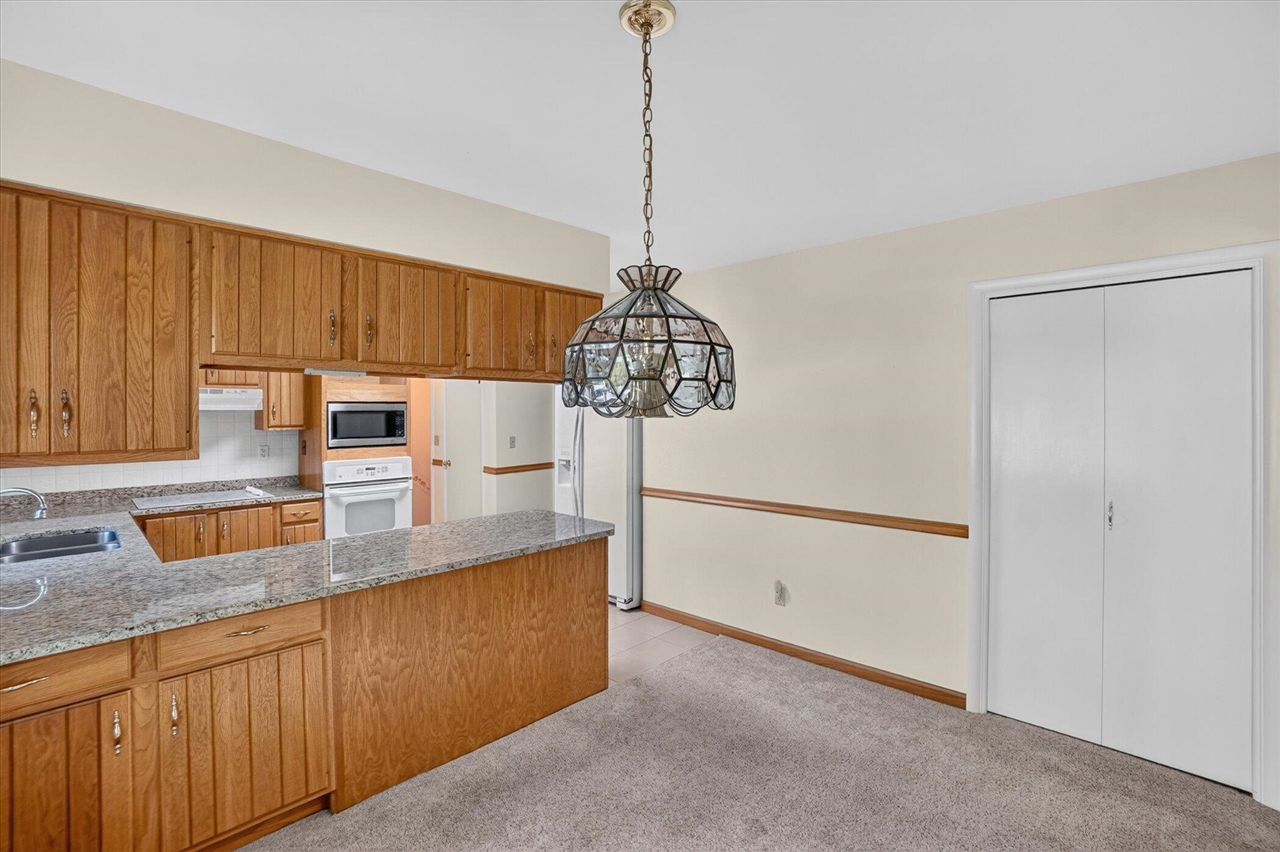 8047 Oak Hill Drive Property Photo 7