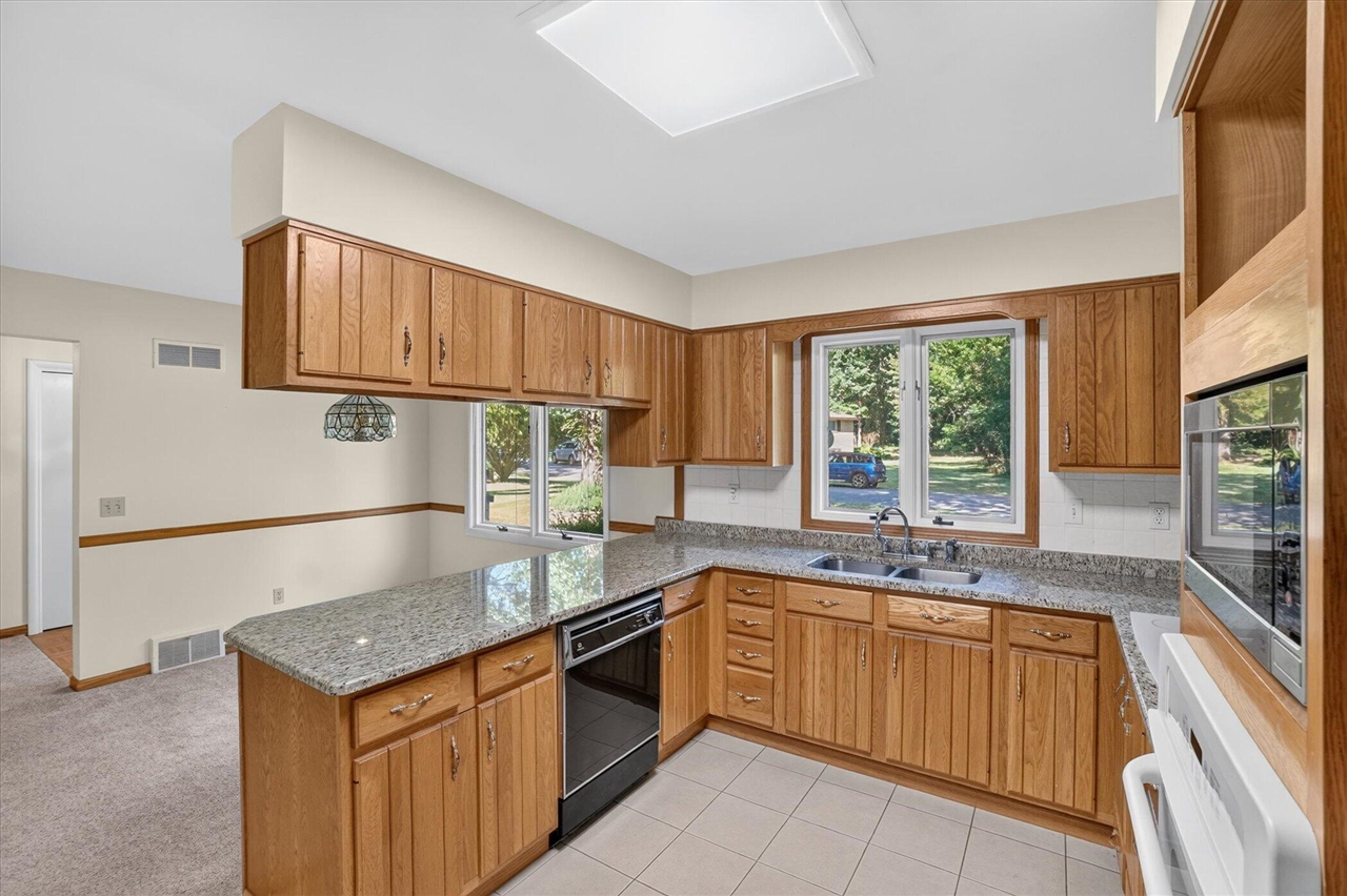 8047 Oak Hill Drive Property Photo 8