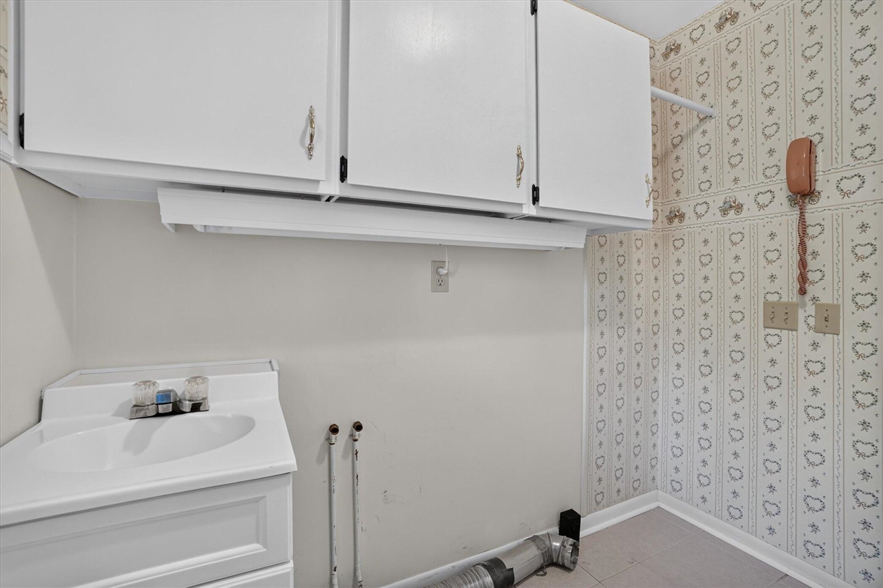8047 Oak Hill Drive Property Photo 13