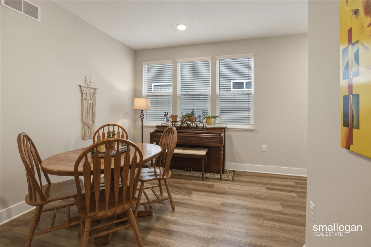 2382 Watertown Way Property Photo 4