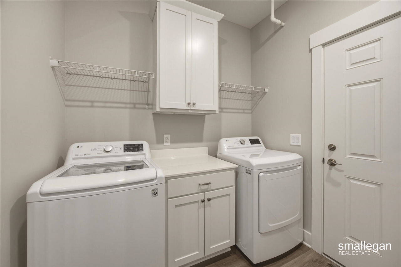 2382 Watertown Way Property Photo 14