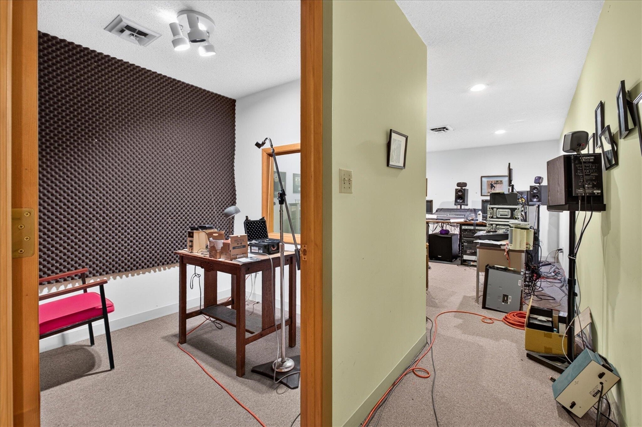 295 Urbandale Avenue Property Photo 11