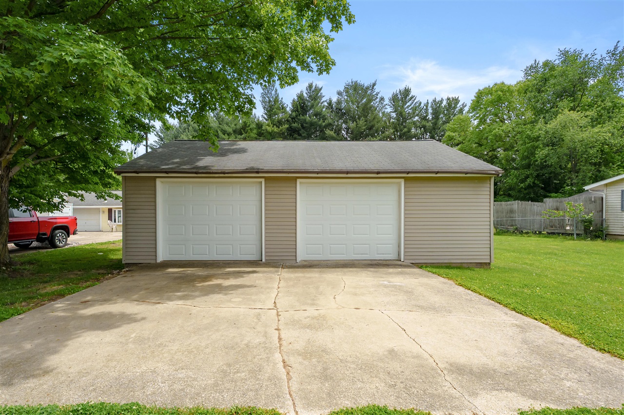 10574 Tomkinson Property Photo 32