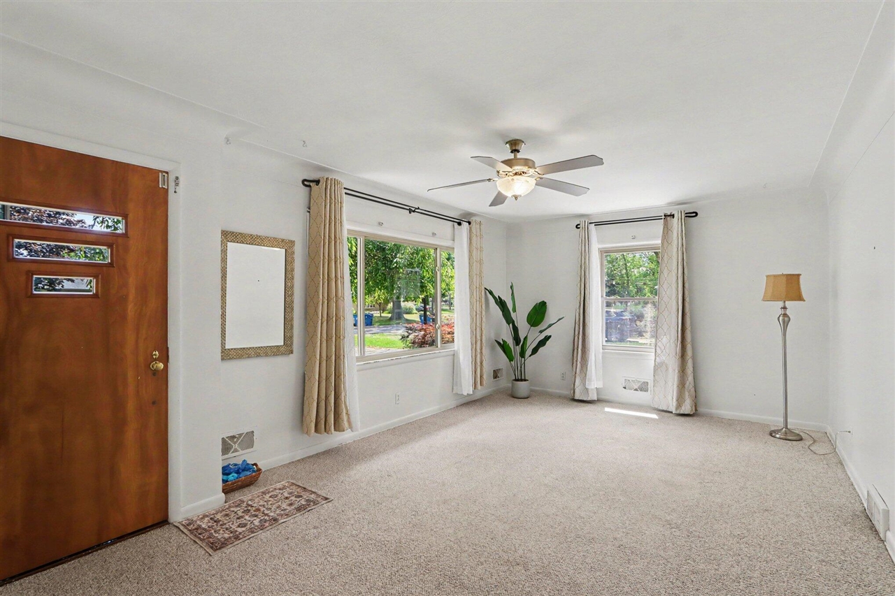 627 N Orient Street Property Photo 3