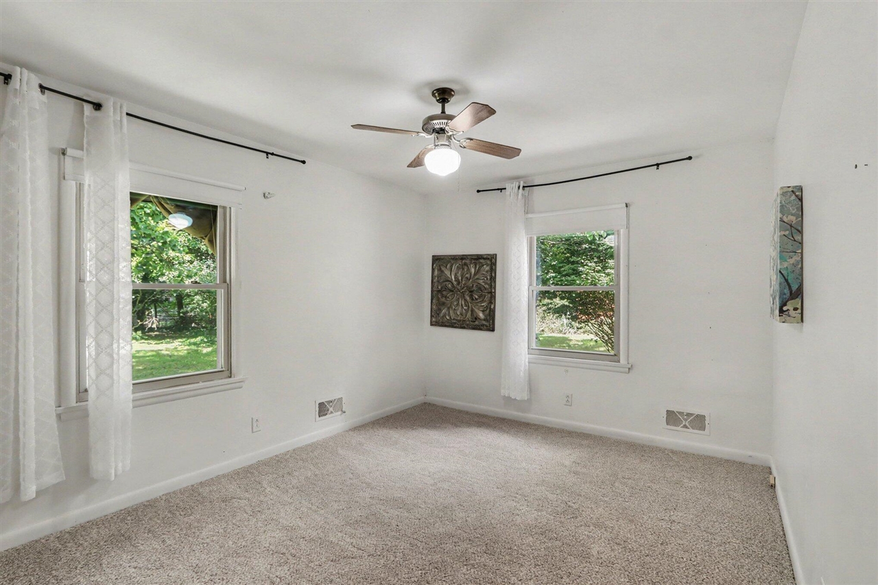 627 N Orient Street Property Photo 4