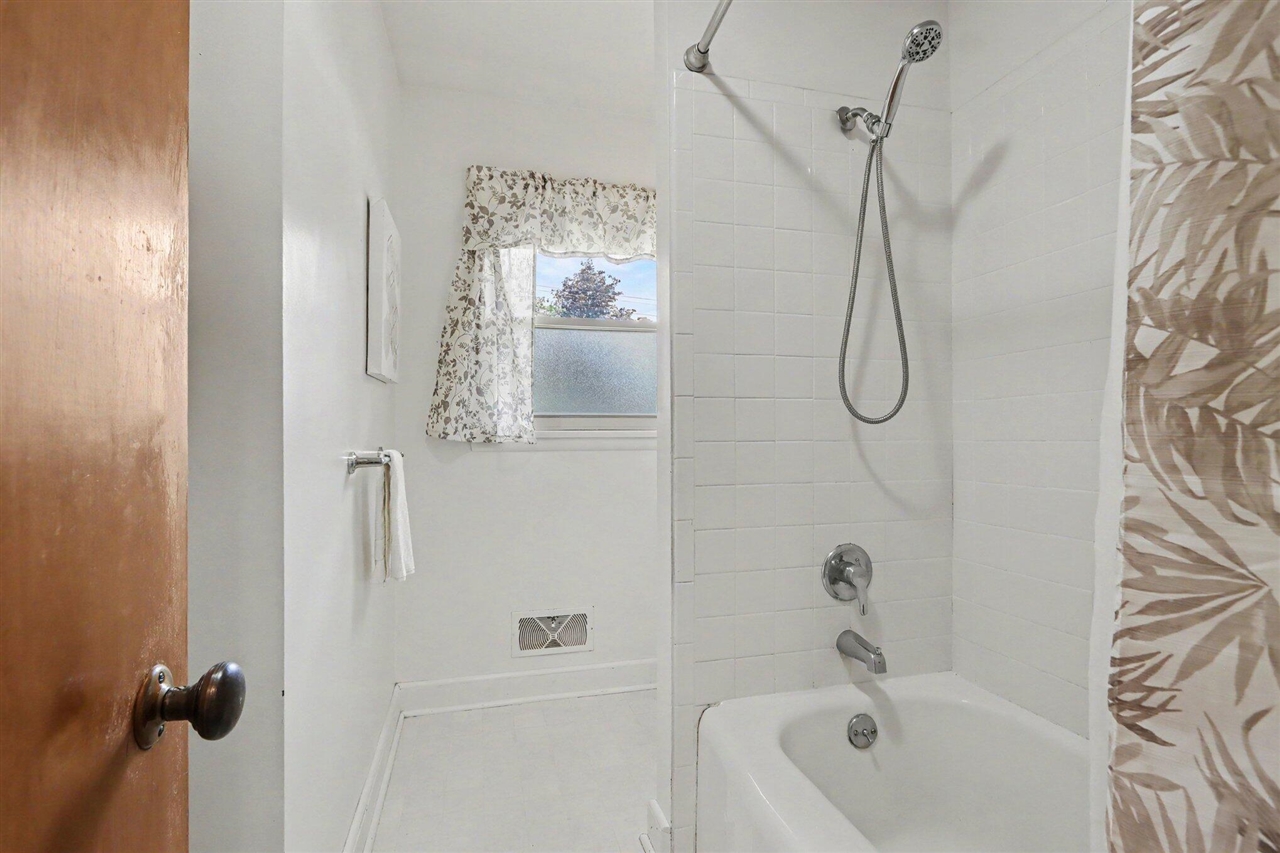 627 N Orient Street Property Photo 9