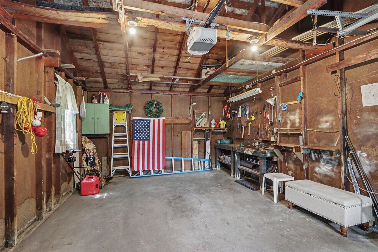 627 N Orient Street Property Photo 14