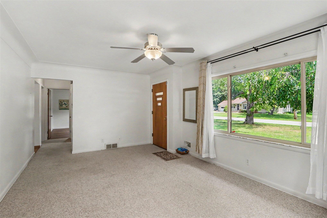 627 N Orient Street Property Photo 18
