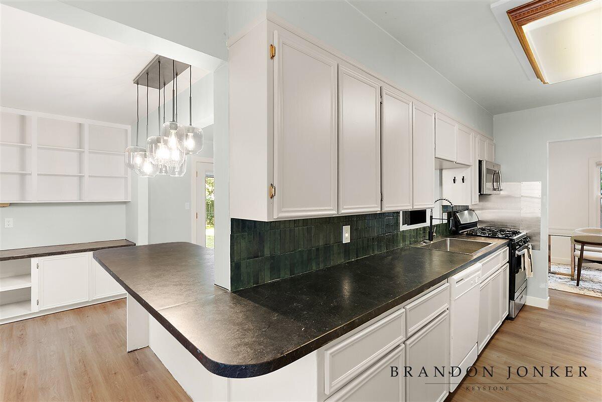 2417 Brooklyn Avenue Property Photo 10
