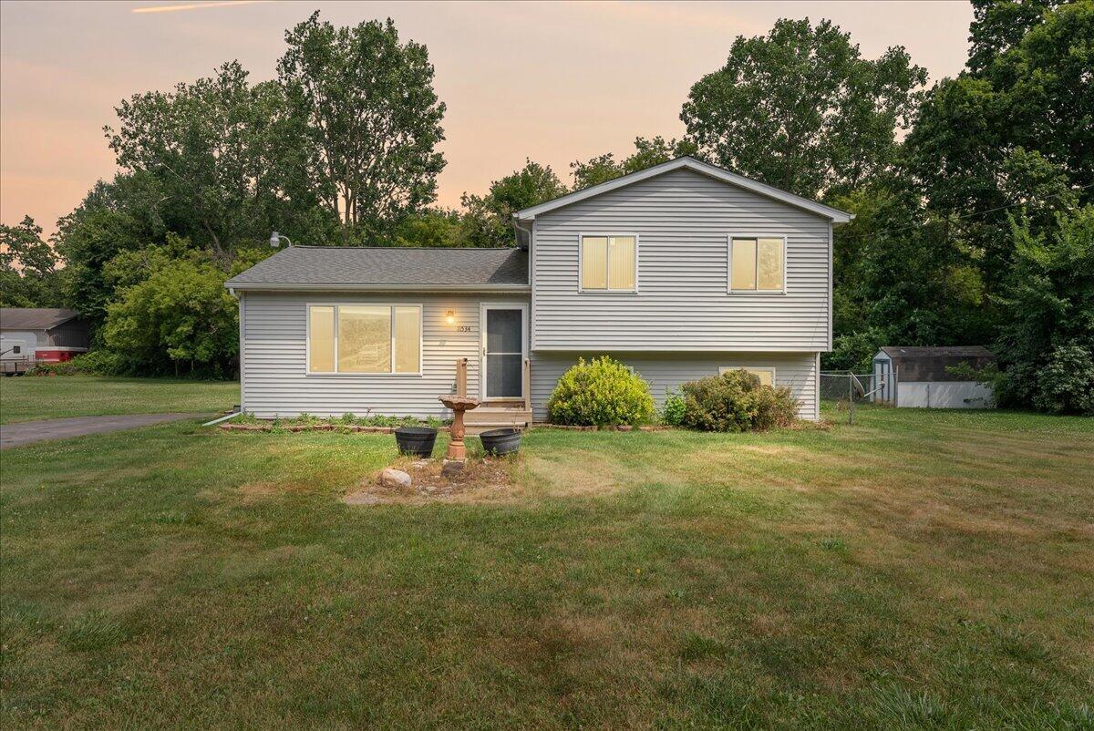 11534 Eaton Rapids Road Property Photo 1