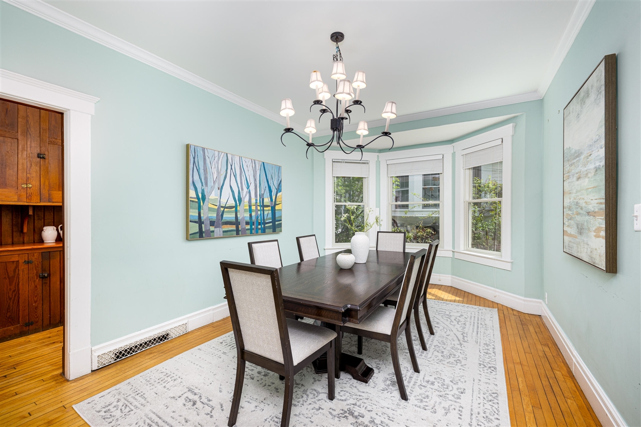 1607 S University Avenue Property Photo 4