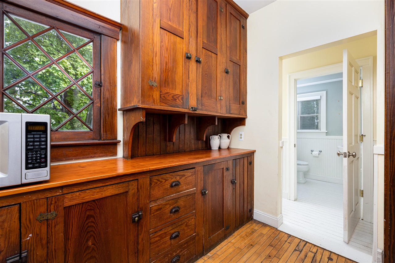 1607 S University Avenue Property Photo 8