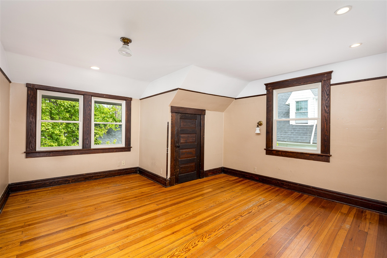 1607 S University Avenue Property Photo 9