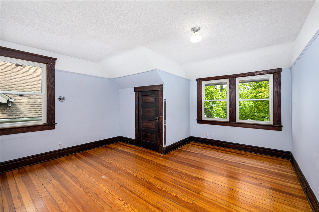 1607 S University Avenue Property Photo 10